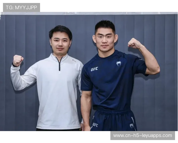 UFC教练怒吼“上去干他”，战局瞬间逆转，精彩瞬间燃爆全场