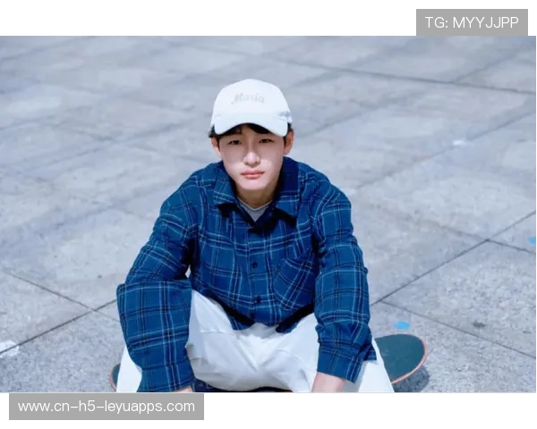 滑板少年在空中比出爱心，裁判差点笑场